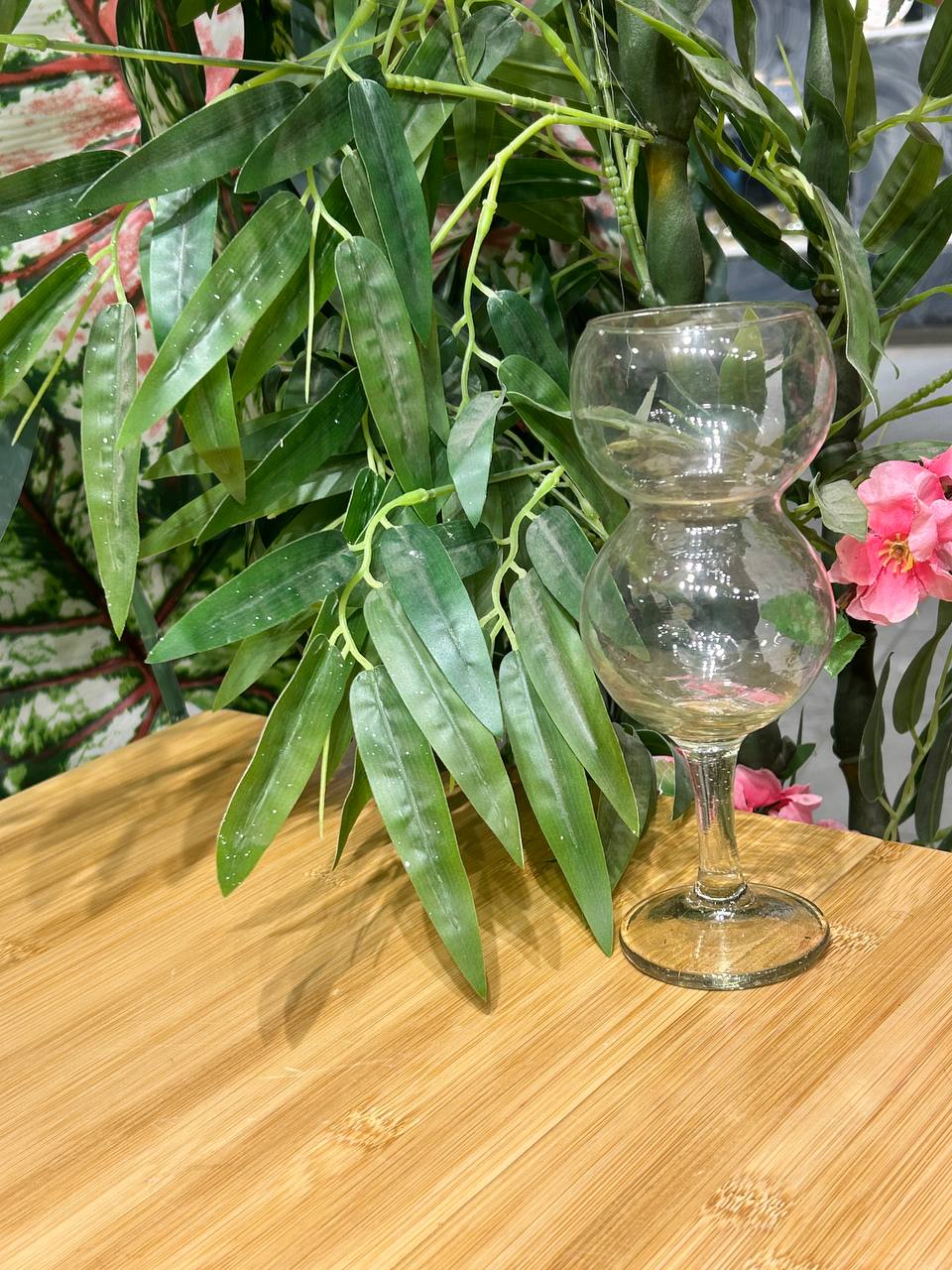 كاس زجاجي بتصميم عصري