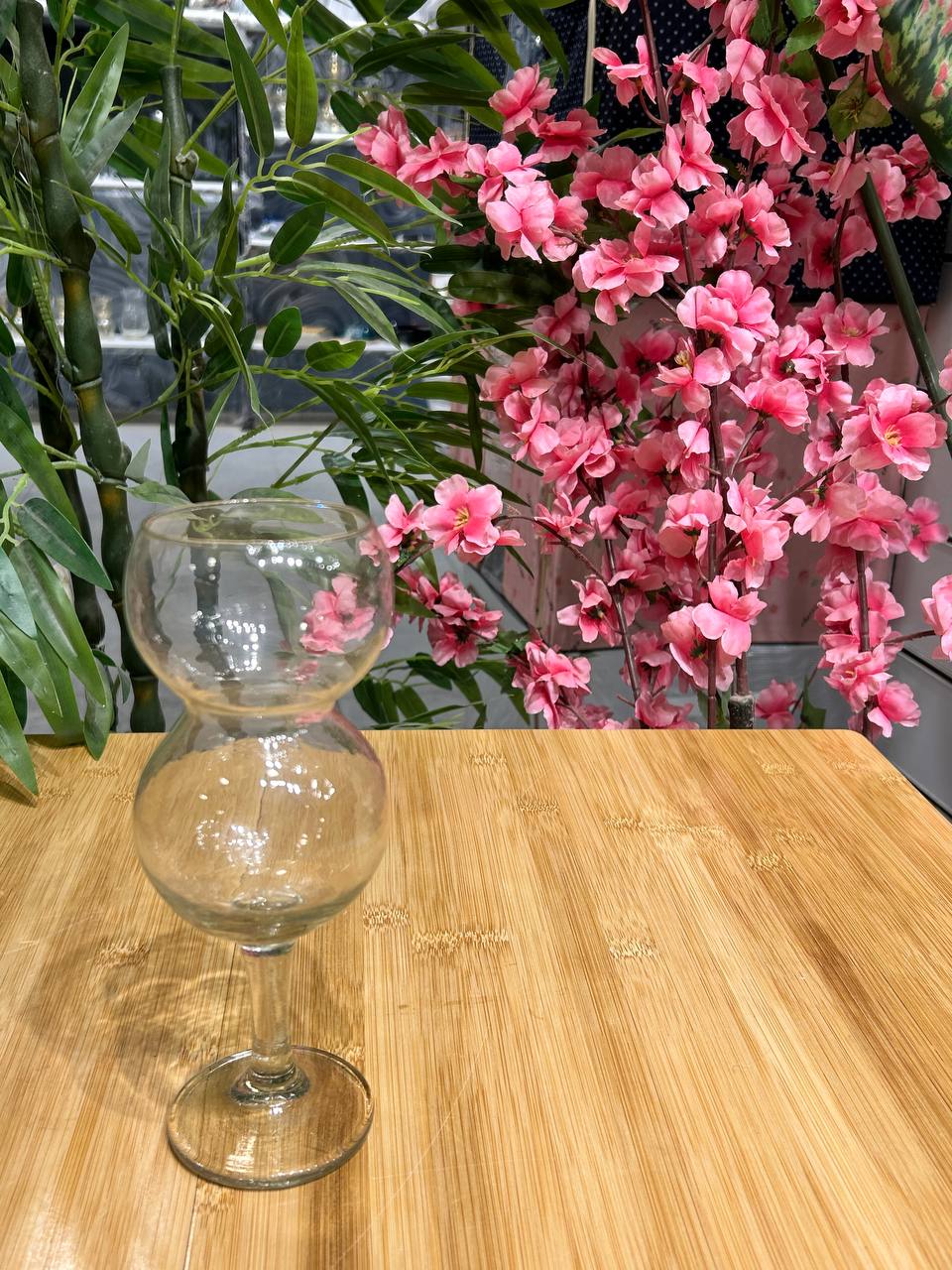 كاس زجاجي بتصميم عصري