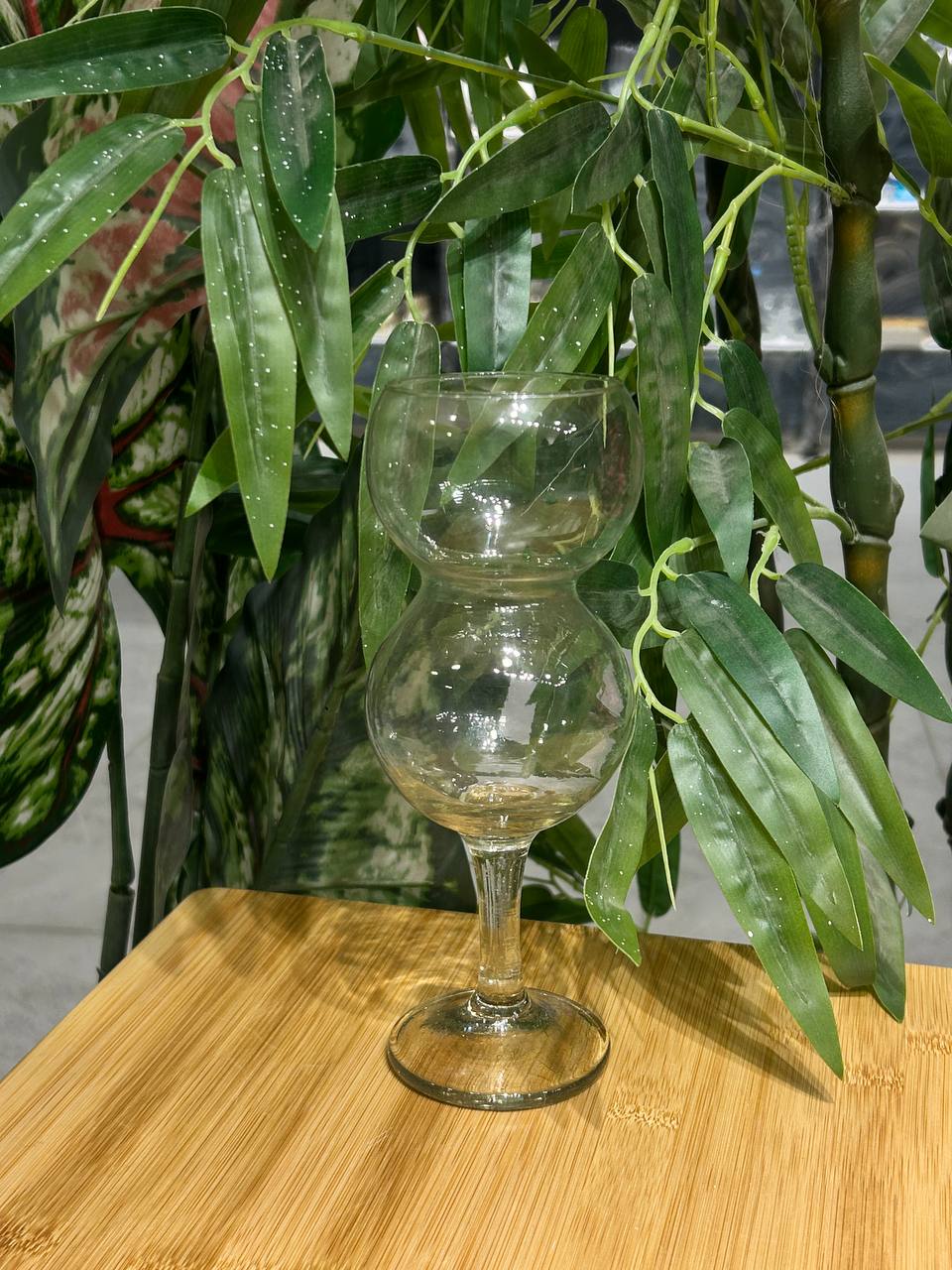 كاس زجاجي بتصميم عصري