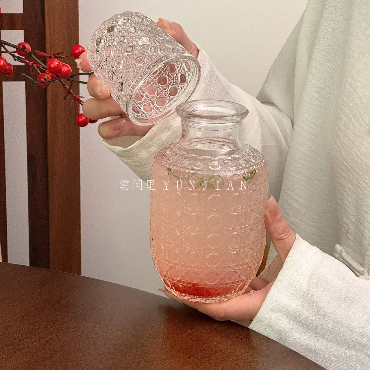 قارورة زجاج للتقديم