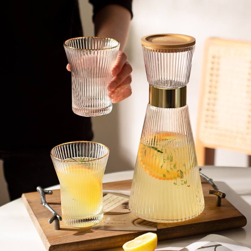 طقم القارورة العصري مع 4 أكواب